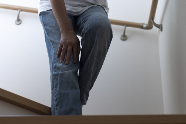階段下り時のひざの痛みの画像