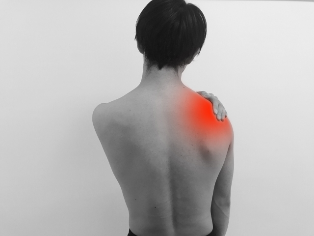 肩が痛い